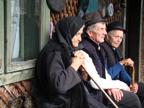 Foto batrani Sieu in zi de sarbatoare (c) eMM.ro